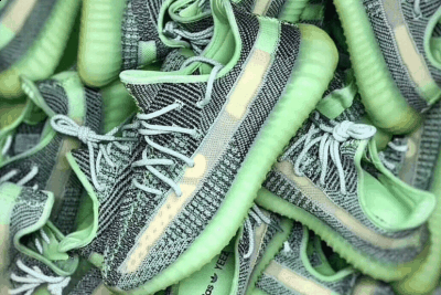 禁止暖气或潮牌者明火烘干（yeezy 350 v2 Yeezreel高清夜光图曝光 350满天星如何搭配）