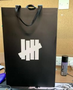 没有什么特别的设计 德罗赞潮牌商城的圣安东尼奥马刺颜值还是很骚气的（undefeated联名科比4开箱测评 Kobe 4 X UNDFTD上脚图赏析）