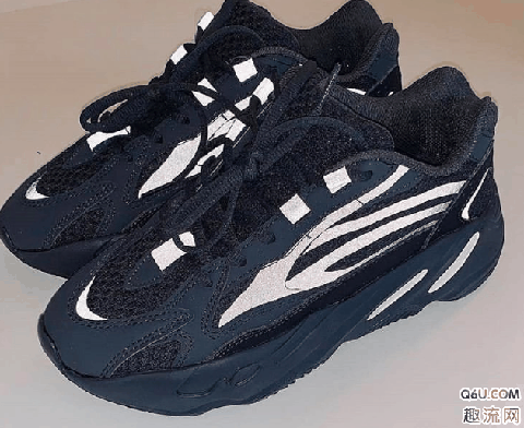 侃爷上脚纯黑配色yeezy 700 v2 yeezy 700 v2纯黑发售信息