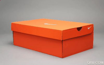  鞋舌带上面：左脚潮牌品牌主要印着对科技的描述（Nike Hyperdunk开箱测评 Hyperdunk配色有哪些）