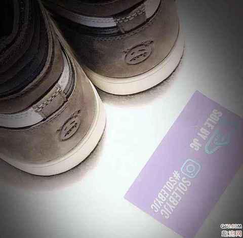 内侧还有 3M反光潮牌商城 “Cactus Jack” logo （周董、小猪、黑人同穿一双AJ1 Travis Scott x AJ1联名鞋细节赏析）