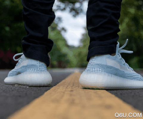 Yeezy 350 V2新冰蓝上脚图 Yeezy 350 V2新冰蓝配置怎么样