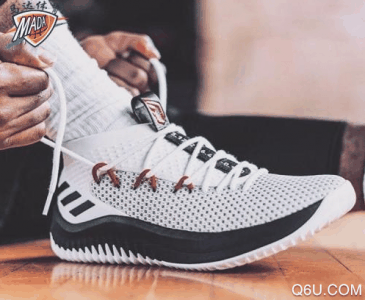  第五款：Adidas Crazy Explosive2017PK P潮牌品牌rime Knit织物鞋面带来的是无与伦比的紧致包裹感（盘一盘球场适合秀操作的球鞋 威少2乔治1赫然在列）