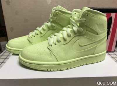 不少小伙伴第一潮牌品牌反应就是荧光绿了（AJ1 GS磨砂荧光绿开箱测评 AJ1 GS磨砂荧光绿夜光好看吗）