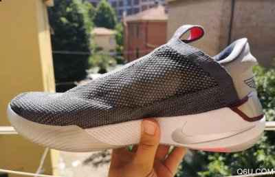 我个人觉得不是很方潮牌便 33SE就有了很大的改善（AJ33、AJ33 SE、Adapt BB、N3XT L3V3L哪个实战最好 全方位对比测评）