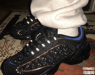 那么这双 Supreme x Nike上脚好看吗？ Supreme x Nike什么时候发售潮牌呢？下面就和趣流网的小编一起来看看关于Supreme x Air Max Tailwind 4白红的相关信息（ 经典白红配色的Supreme x Nike上脚图曝光 Supreme x Air Max Tailwind 4白红配色什么时候发售）