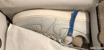系带处使用了潮牌灰色的麂皮覆盖（AF1德文布克开箱 AF1德文布克如何穿搭）