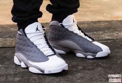  AJ13 Atmosphere Gr潮牌汇潮牌网ey谍照已经曝光多时（AJ13 大气灰实物上脚图曝光 AJ13 Atmosphere Grey上脚街拍图赏析）