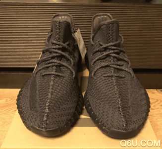  6月8日发售的yeezy 350 V2黑潮牌魂配色不知道你们都有没有入手（yeezy 350 V2黑魂配色开箱测评 yeezy 350黑魂配色值得入手吗）