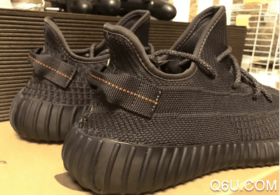  6月8日发售的yeezy 350 V2黑潮牌魂配色不知道你们都有没有入手（yeezy 350 V2黑魂配色开箱测评 yeezy 350黑魂配色值得入手吗）