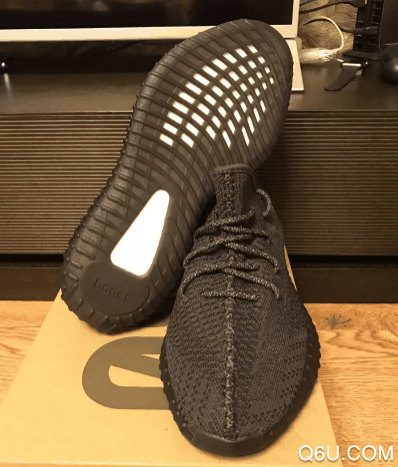  6月8日发售的yeezy 350 V2黑潮牌魂配色不知道你们都有没有入手（yeezy 350 V2黑魂配色开箱测评 yeezy 350黑魂配色值得入手吗）