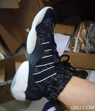 采用的袜潮牌品牌套设计（adidas BYW x黑灰开箱测评 adidas BYW x黑灰上脚怎么样）