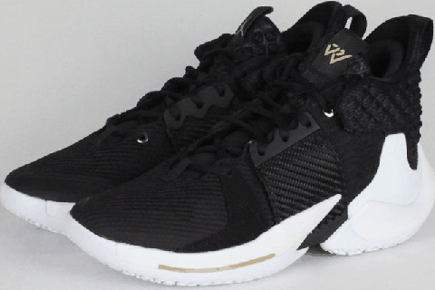 可见此配色尽量威少个人情怀潮牌 鞋舌上由 Jumpman Logo 替换为威少专属 Logo（威少二代黑金配色发售信息 Why Not Zer0.2黑金配色实物欣赏）