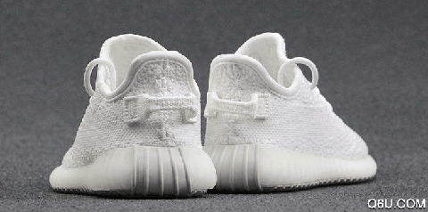 YEEZY 350 纯白后跟黄与不黄的区别是什么 yeezy350纯白和ub4.0的码一样吗