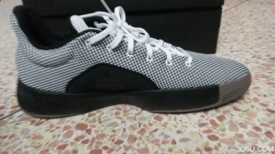 小编觉得这款潮牌鞋还是差点味道（Pro bounce madness静态测评 adidas Pro bounce鞋款启动性怎么样）