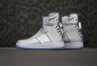 当大家以为所有配潮牌汇潮牌网店色都已经放出的时候（Nike Air Force 1“CNY”配色曝光 Nike AF1“CNY”配色发售消息）