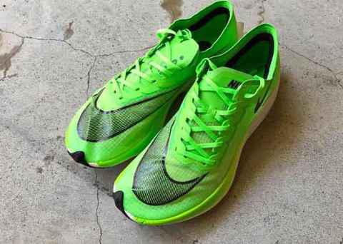 发售定价为 $275 美潮牌信息元（折合 ￥1898 RMB）（ 耐克Vaporfly NEXT%开箱测评 耐克zoom Vaporfly 5%改名NEXT%）