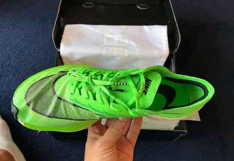 发售定价为 $275 美潮牌信息元（折合 ￥1898 RMB）（ 耐克Vaporfly NEXT%开箱测评 耐克zoom Vaporfly 5%改名NEXT%）