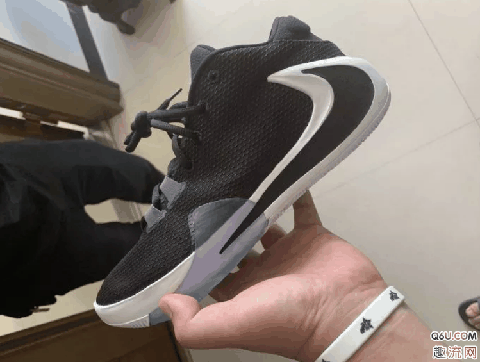 zoom freak 1黑白配色实物图曝光 字母哥签名鞋zoom freak1耐磨吗