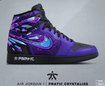 后跟部位类似水晶潮牌信息的设计还是很有个性的（AJ1 X FNATIC发售信息 AJ1 X FNATIC实物图赏析）