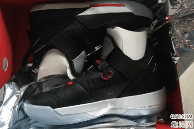 AJ33 SE黑水泥开箱测潮牌汇潮牌网评 AJ33 SE实战耐磨吗（AJ33 SE黑水泥开箱测评 AJ33 SE实战耐磨吗）