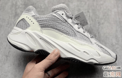 在设计和性能上创潮牌商城新植入了流行元素（nike fog1和yeezy700哪个好看 nike fog1发黄怎么办）