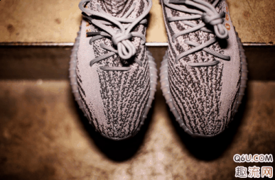 走路脚会在鞋潮牌资讯子里来回移动（yeezy新灰橙偏小多少 yeezy350新灰橙尺码选择攻略）