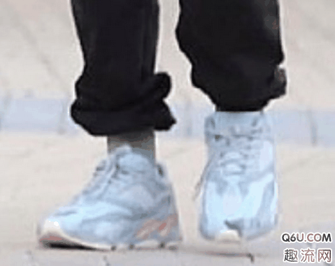 侃爷上脚曝光yeezy700 v1冰蓝配色 yeezy700 v1冰蓝配色何时发售