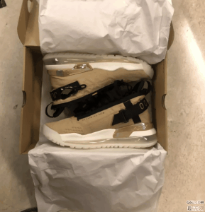 而又不乏潮牌资讯独特气质（AJ proto max 720黑金开箱测评 AJ proto max 720偏码吗）