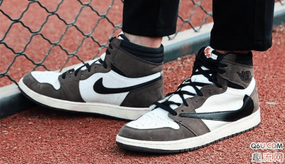其实越能吸引大家的关注哦！ Travis Scot潮牌汇潮牌网店t xAir Jordan 1鞋面采用黑、白两色荔枝皮搭配深棕色牛巴革（反钩AJ1为什么那么火 Nike当初为什么会选择Travis Scott）