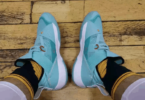 AJ33 SE和AJ32哪个实战性强 AJ33 SE和AJ32对比测评