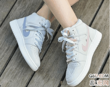 增添可爱细节同潮牌汇潮牌网店时彰显独特规格（男生送女生鞋一般都送什么牌子的 男生送女生鞋代表什么寓意）
