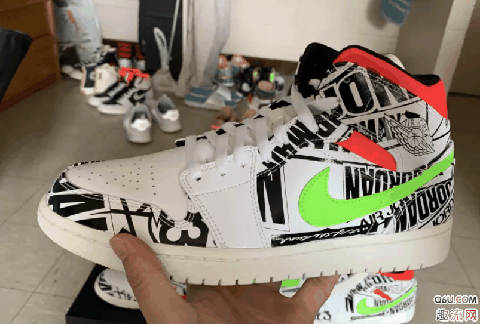 AJ1 mid中帮涂鸦开箱测评 AJ1 mid中帮黑白涂鸦上脚好看吗