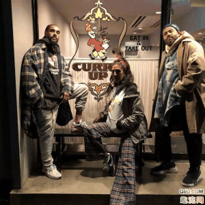 这其中包含了单潮牌资讯品叠穿的层次感（怎么穿衣服显瘦 修身显瘦穿搭指南推荐）