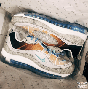 前面发售的air 潮牌资讯max 97是有反光设计的（air max 98纽约限定开箱测评 air max 98纽约限定反光吗）
