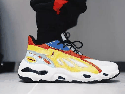 Yeezy 700的推出潮牌资讯绝对是万众瞩目（2018比较火潮流老爹鞋有哪些 2018比较火潮流老爹鞋盘点）