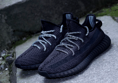 yeezy 350 v2纯黑侧透货量95000双 Yeezy 350 V2 “Black”堕天使价格趋势怎么样