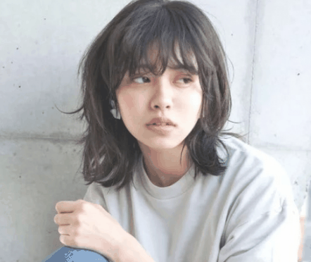 让女生看了都想亲一口潮牌信息 水原希子的锁骨发更加的率性（2018秋冬女生流行什么发型 2018秋冬女生流行发型盘点）