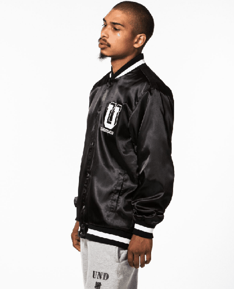 并以 LED 灯强调品牌潮牌商城理念中的「不败」宗旨（国内首间 UNDEFEATED 专门店在哪 UNDEFEATED 2018 秋冬系列有哪些）