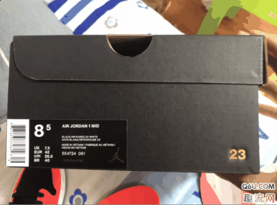 鞋面黑色的部潮牌汇潮牌网位是磨砂皮（AJ1 mid红外线开箱测评 AJ1 mid 红外线材质是荔枝皮吗）