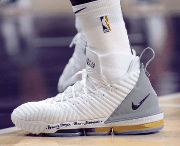  詹姆斯Nike LeBron 16 PE 欧文 Nike Kyrie 4 PE 塔图姆Nike Kyrie 4 PE 东契奇Nike Hyperdunk x low PE 卡斯比Hyperdunk x潮牌商城 pe 库兹马Nike Kobe AD 帕森斯Nike PG 2.5 德罗赞Nike Kobe 4 FTB 阿尔德里奇Air jordan 13 贾伦-杰克逊Nike KD 11 盖伊PUMA Clyde Court Disrupt 布莱德索Nike LBJ Soldier 10 （23日NBA球鞋