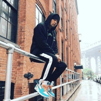 你去街上潮牌商城踩人家AJ（为什么明星总能提前上脚未发售的球鞋 为什么不能碰黑人AJ）