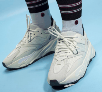 裤子的选择上潮牌汇潮牌网也不用太纠结（yeezy 700 Analog上脚好看吗 yeezy 700 Analog什么时候发售）