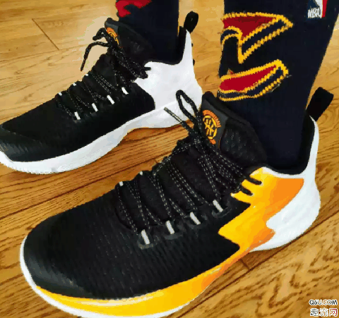BIG3篮球鞋脚感怎么样 BIG3篮球鞋和闪击3哪个好