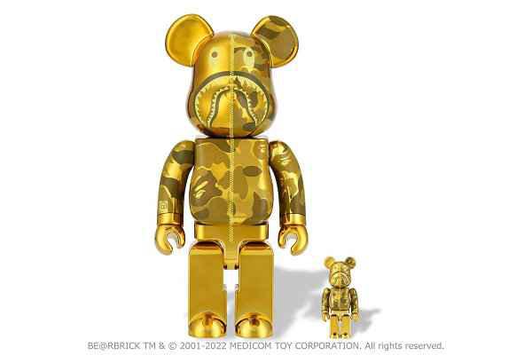 同时 400% 与 1潮牌00% 以套装形式发售（Bape x MEDICOM Toy 全新联名鲨鱼迷彩熊仔系列上市）