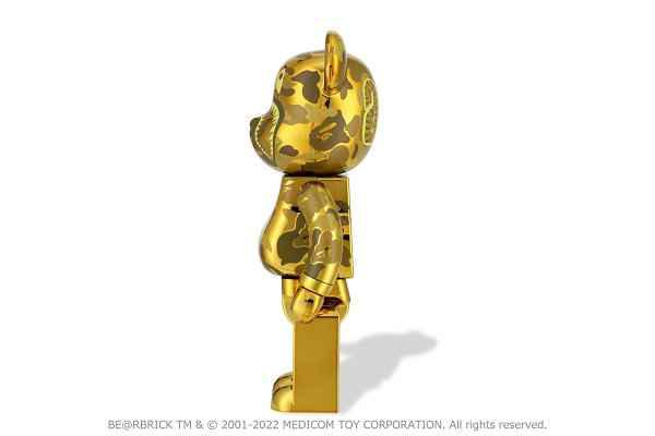 同时 400% 与 1潮牌00% 以套装形式发售（Bape x MEDICOM Toy 全新联名鲨鱼迷彩熊仔系列上市）
