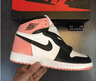  3.Air Jordan 1 Rust Pink潮牌品牌 脏粉 鞋身以白色基调呈现（适合女生穿的AJ1配色有哪些 AJ1适合女生穿吗）