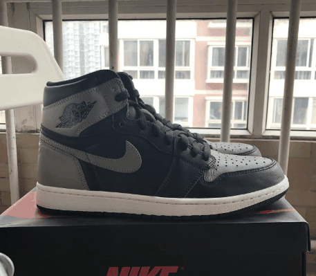  3.Air Jordan 1 Rust Pink潮牌品牌 脏粉 鞋身以白色基调呈现（适合女生穿的AJ1配色有哪些 AJ1适合女生穿吗）