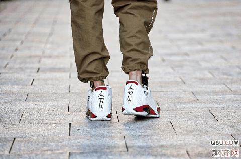 与现在的各类潮牌商城篮球鞋相比之下（ AJ14白红复刻开箱测评 AJ14白红复刻上脚图）