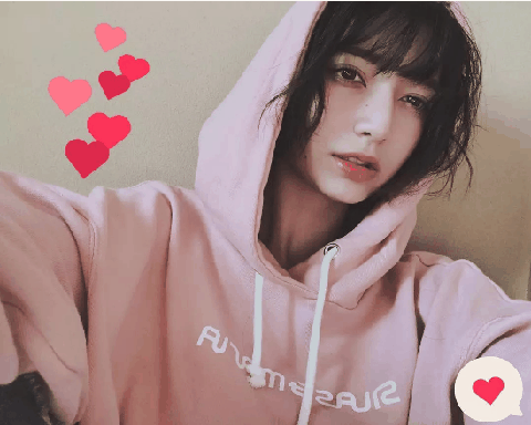 让上下层次能有一个明显的过渡 再在鞋子的的颜色上选择和上身的服装进行呼应 这样的造型就简单潮牌商城又不失可爱感啦 毛绒绒想拥拥 说起秋冬季节的服装 那又怎能少了保暖又舒适的毛衣呢~ 大家千万不要觉得毛衣是一种老套的服装 只要搭配好（可爱萌妹子怎么搭配 可爱萌妹子必备单品有哪些）